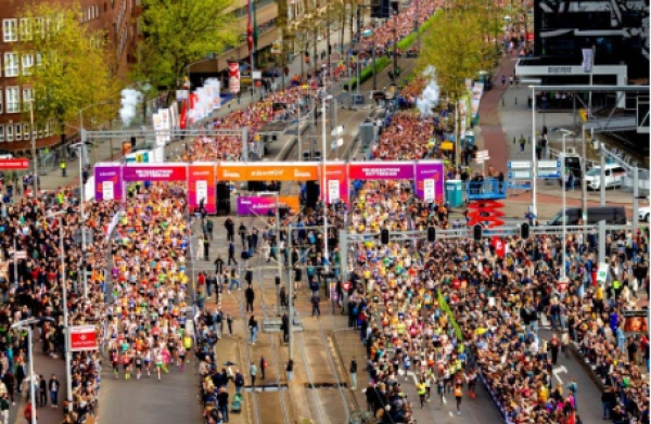 Rotterdam Marathon (April): Internationaal hardloopevenement door de stad